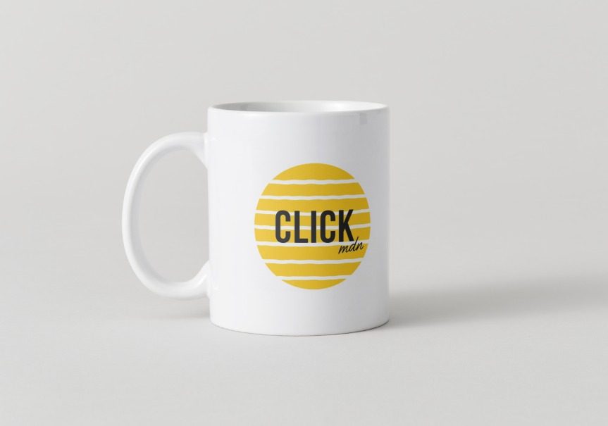 Taza de cerámica blanca estampada con el logo de la marca